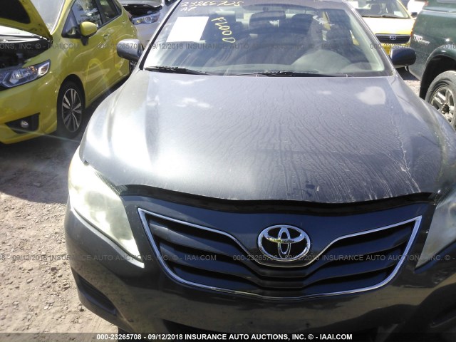 4T4BF3EK6AR023636 - 2010 TOYOTA CAMRY SE/LE/XLE 灰色 照片 6