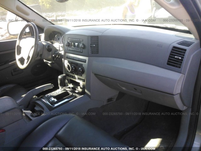 1J8HR48P47C698728 - 2007 JEEP GRAND CHEROKEE LAREDO/COLUMBIA/FREEDOM 银色 照片 5