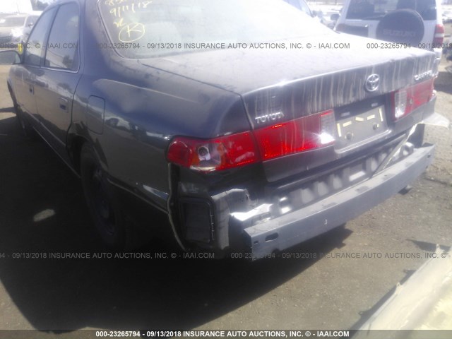 4T1BG22KX1U773076 - 2001 TOYOTA CAMRY CE/LE/XLE 蓝色 照片 6