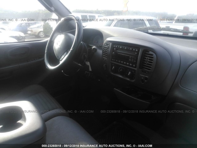 1FTRX08L63KD87504 - 2003 FORD F150 შავი ფოტო 5