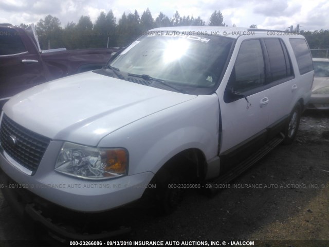1FMPU15LX4LB02157 - 2004 FORD EXPEDITION XLT WHITE photo 2