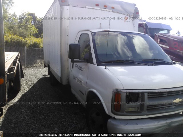 1GBJG31R921241345 - 2002 CHEVROLET EXPRESS G3500  WHITE photo 1