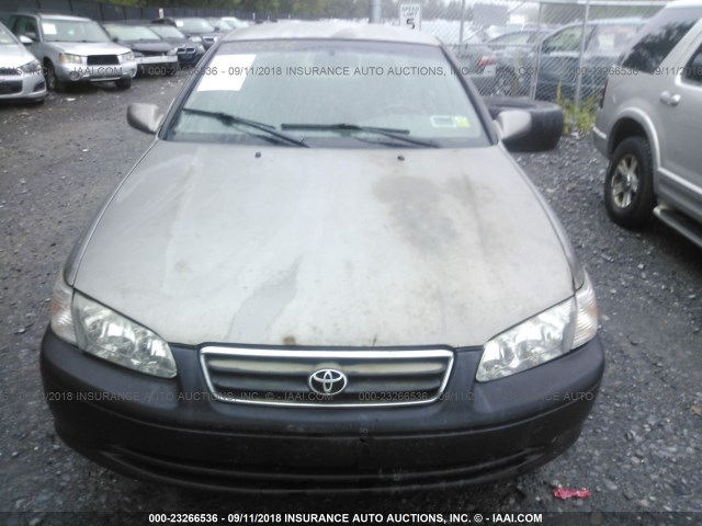 4T1BG22K61U015624 - 2001 TOYOTA CAMRY CE/LE/XLE 灰色 照片 6