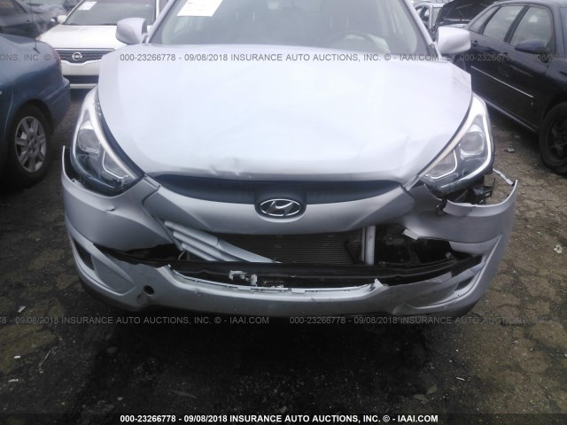 KM8JTCAF6FU967550 - 2015 HYUNDAI TUCSON SILVER photo 6