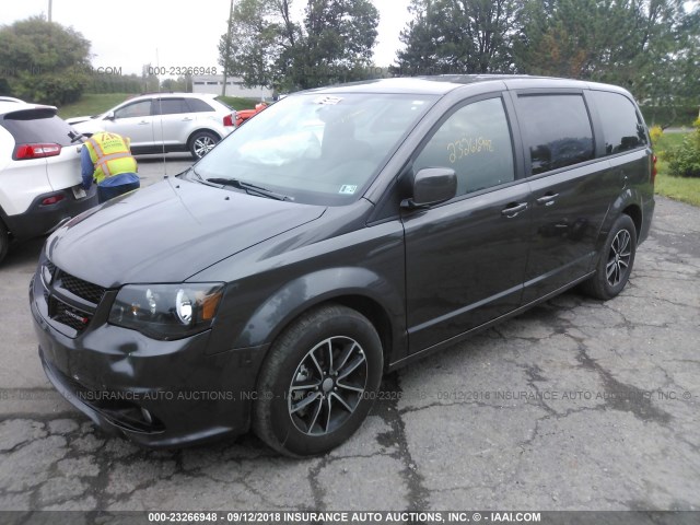 2C4RDGBG8JR220590 - 2018 DODGE GRAND CARAVAN SE GRAY photo 2