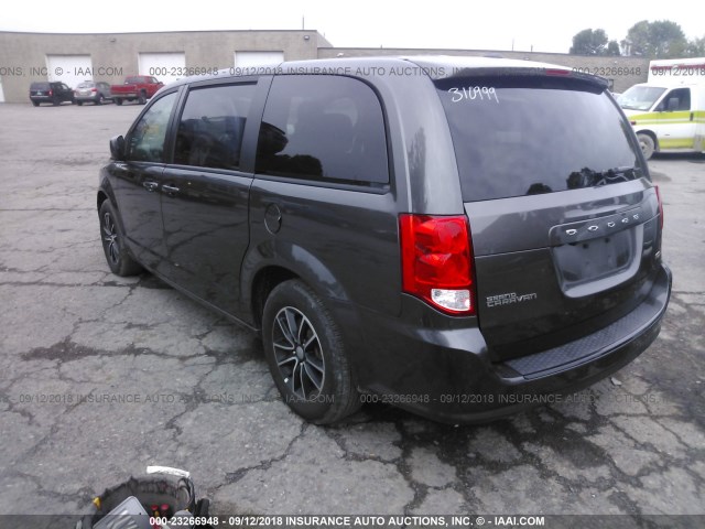 2C4RDGBG8JR220590 - 2018 DODGE GRAND CARAVAN SE GRAY photo 3