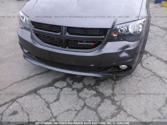 2C4RDGBG8JR220590 - 2018 DODGE GRAND CARAVAN SE GRAY photo 6