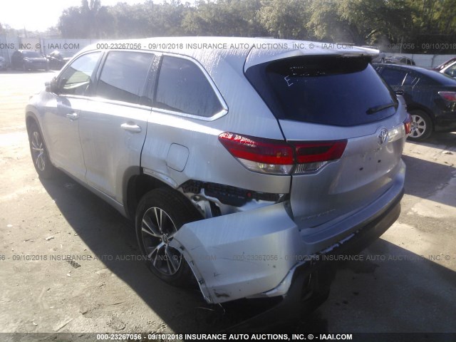 5TDZZRFH6JS239579 - 2018 TOYOTA HIGHLANDER LE/LE PLUS SILVER photo 6