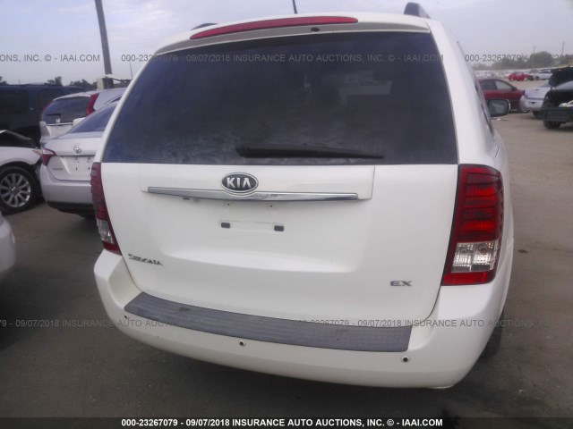 KNDMH4C78B6385897 - 2011 KIA SEDONA EX WHITE photo 6