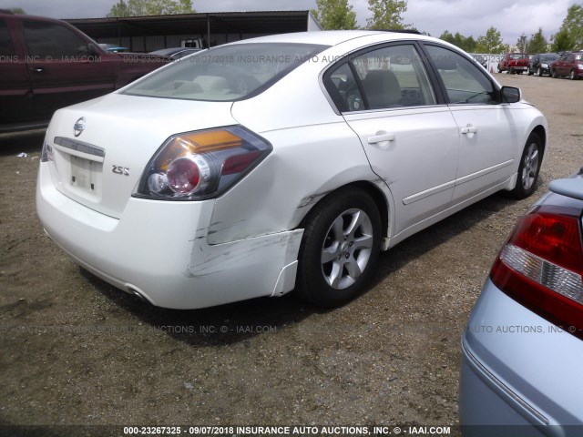 1N4AL21E57C165610 - 2007 NISSAN ALTIMA 2.5/2.5S WHITE photo 4