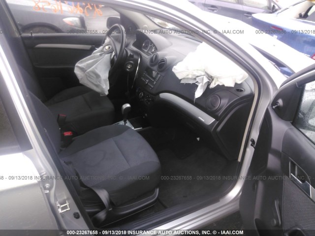 KL1TD5DE2BB140554 - 2011 CHEVROLET AVEO LS/LT ვერცხლისფერი ფოტო 5