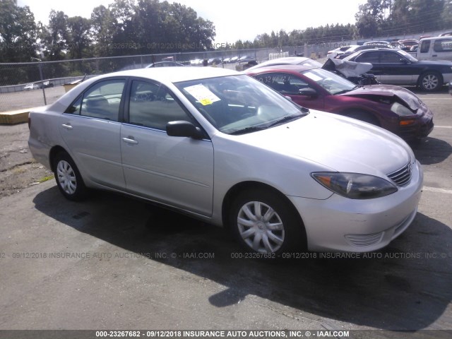 4T1BE32K05U411212 - 2005 TOYOTA CAMRY LE/XLE/SE 银色 照片 1