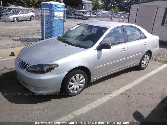 4T1BE32K05U411212 - 2005 TOYOTA CAMRY LE/XLE/SE 银色 照片 2