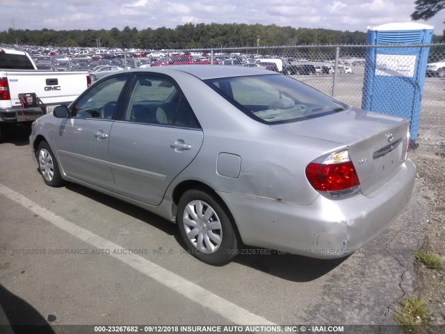 4T1BE32K05U411212 - 2005 TOYOTA CAMRY LE/XLE/SE 银色 照片 3