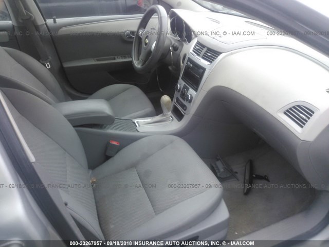 1G1ZA5E02AF291621 - 2010 CHEVROLET MALIBU LS 银色 照片 5