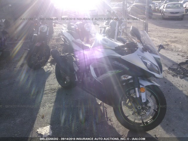 JKBZXJE17JA027479 - 2018 KAWASAKI ZX636 E SILVER photo 1