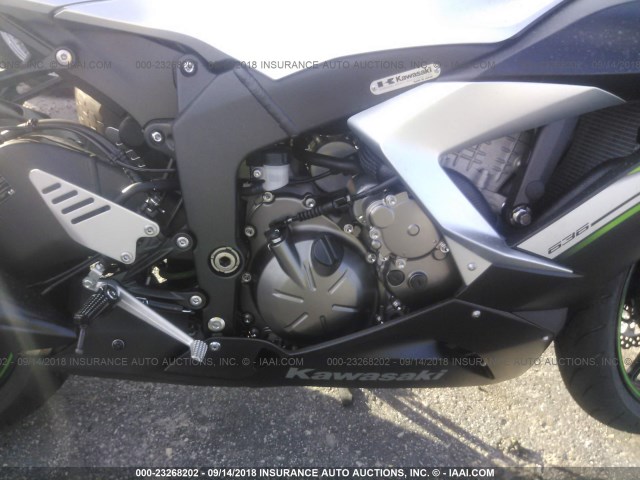 JKBZXJE17JA027479 - 2018 KAWASAKI ZX636 E SILVER photo 8