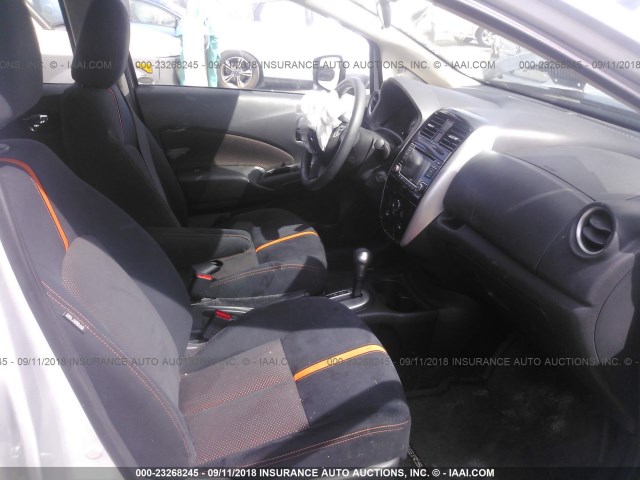 3N1CE2CP5GL394260 - 2016 NISSAN VERSA NOTE S/S PLUS/SV/SL/SR SILVER photo 5