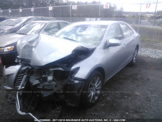 4T1BF1FKXFU072987 - 2015 TOYOTA CAMRY LE/XLE/SE/XSE SILVER photo 2