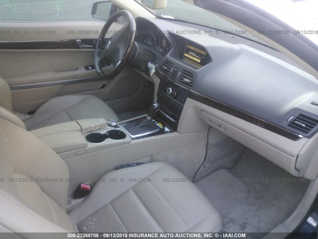 WDDKK7CF3BF102443 - 2011 MERCEDES-BENZ E 550 GRAY photo 5