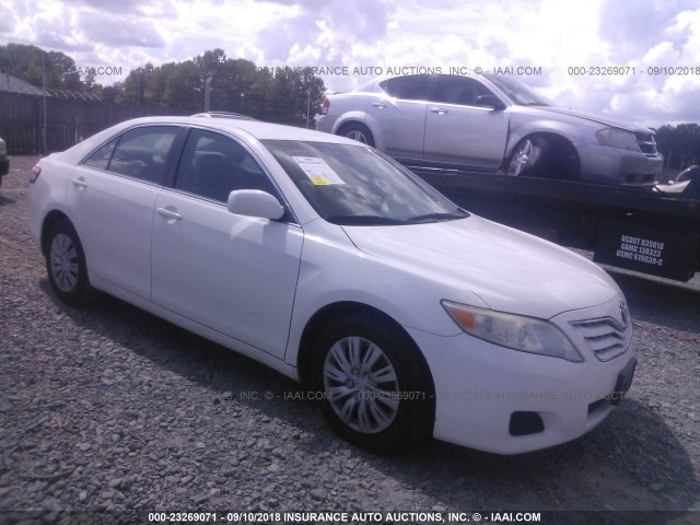 4T1BF3EK3BU584467 - 2011 TOYOTA CAMRY SE/LE/XLE WHITE photo 1