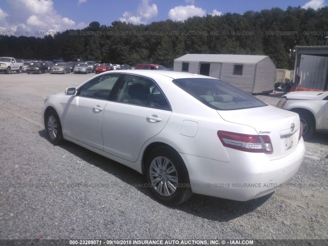 4T1BF3EK3BU584467 - 2011 TOYOTA CAMRY SE/LE/XLE WHITE photo 3