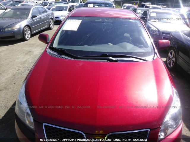 5Y2SP6E84AZ417995 - 2010 PONTIAC VIBE RED photo 6