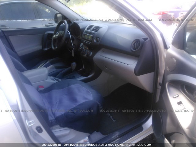 2T3KF4DV9CW126684 - 2012 TOYOTA RAV4 SILVER photo 5