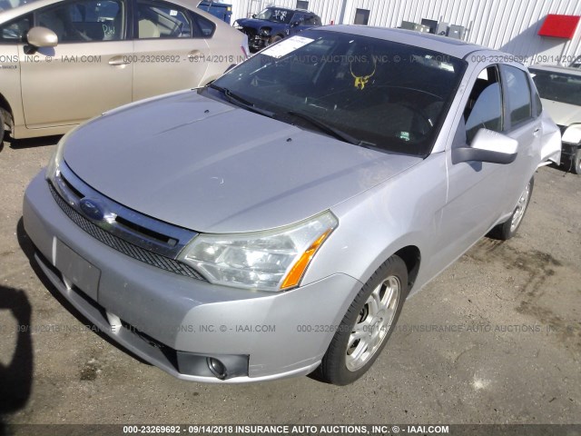 1FAHP36N89W215838 - 2009 FORD FOCUS SES SILVER photo 2