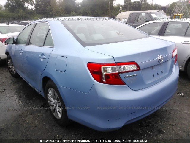 4T1BF1FK0CU531018 - 2012 TOYOTA CAMRY SE/LE/XLE Light Blue photo 3