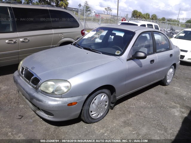 KLATA52602B702620 - 2002 DAEWOO LANOS S SILVER photo 2