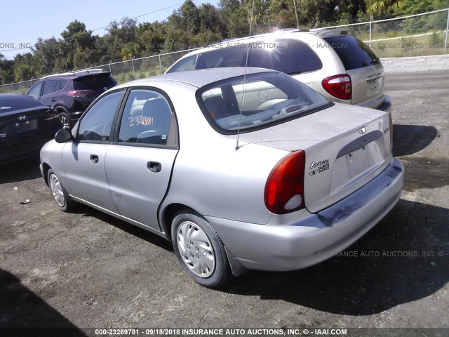 KLATA52602B702620 - 2002 DAEWOO LANOS S SILVER photo 3