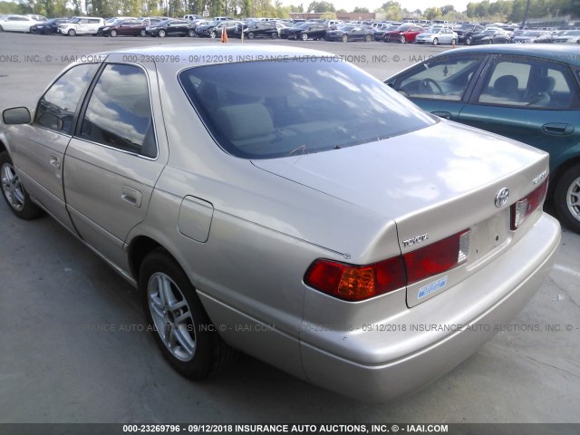 4T1BF22K41U131360 - 2001 TOYOTA CAMRY LE/XLE BEIGE photo 3