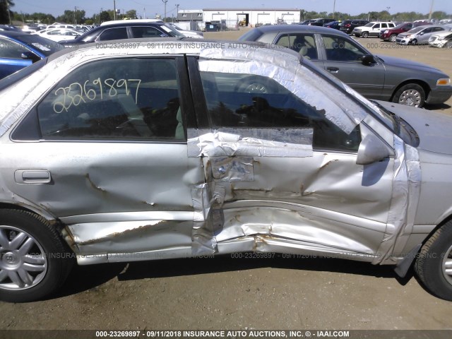 4T1BG22KXYU011442 - 2000 TOYOTA CAMRY CE/LE/XLE 银色 照片 6