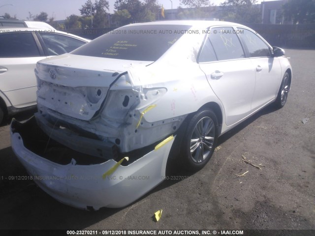 4T1BF1FK3FU038972 - 2015 TOYOTA CAMRY LE/XLE/SE/XSE WHITE photo 4