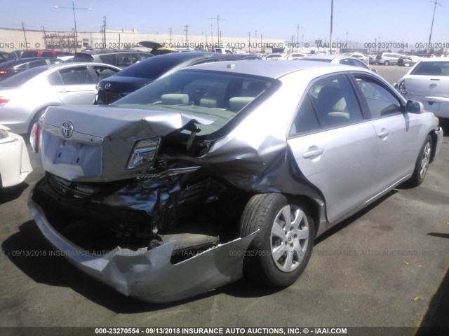 4T1BF3EK7AU518454 - 2010 TOYOTA CAMRY SE/LE/XLE ვერცხლისფერი ფოტო 4