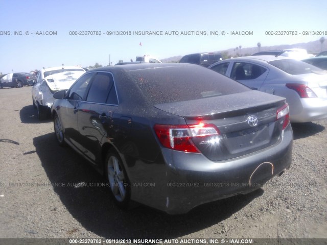 4T1BF1FK1EU447972 - 2014 TOYOTA CAMRY L/SE/LE/XLE 灰色 照片 3