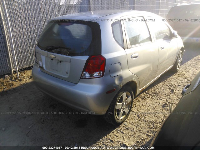 KL1TD62685B396915 - 2005 CHEVROLET AVEO LS SILVER photo 4