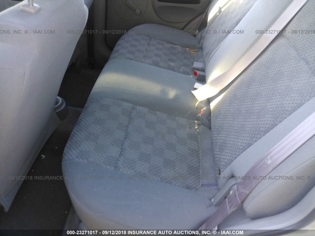KL1TD62685B396915 - 2005 CHEVROLET AVEO LS SILVER photo 8