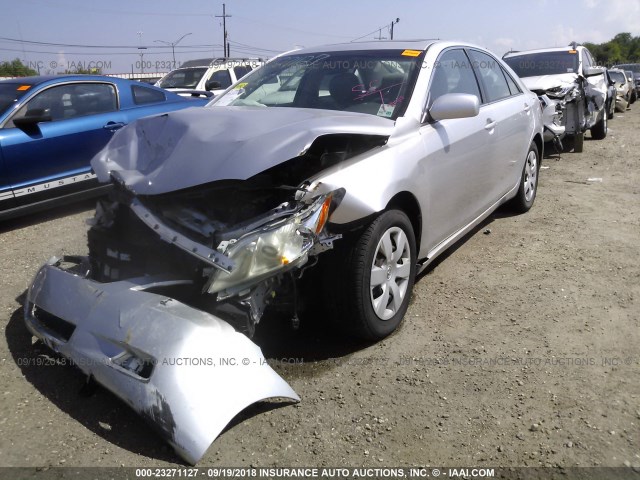 4T1BE46KX8U198774 - 2008 TOYOTA CAMRY CE/LE/XLE/SE SILVER photo 2