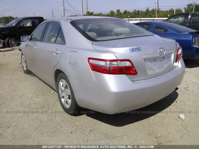 4T1BE46KX8U198774 - 2008 TOYOTA CAMRY CE/LE/XLE/SE SILVER photo 3