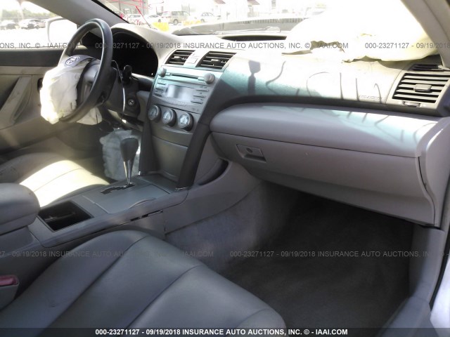 4T1BE46KX8U198774 - 2008 TOYOTA CAMRY CE/LE/XLE/SE SILVER photo 5