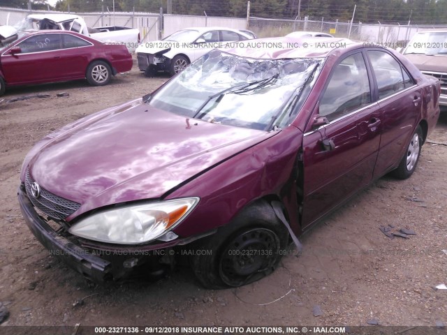 4T1BE32KX2U026865 - 2002 TOYOTA CAMRY LE/XLE/SE RED photo 2