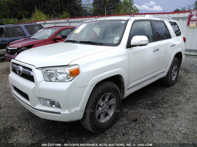 JTEBU5JR1B5057090 - 2011 TOYOTA 4RUNNER SR5/LIMITED/TRAIL WHITE photo 2