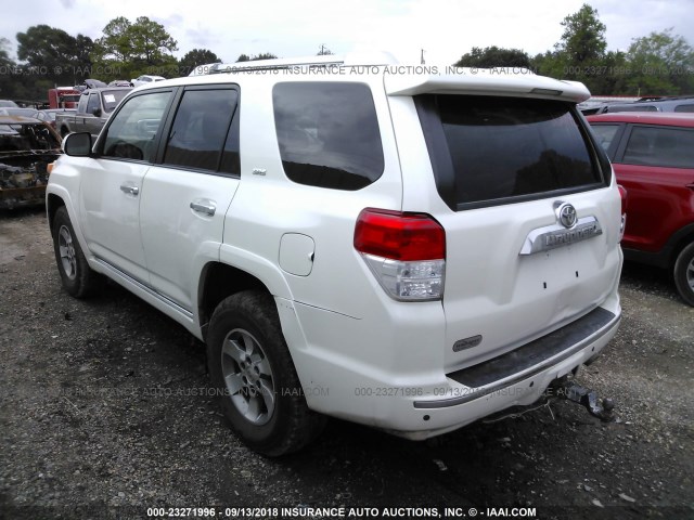 JTEBU5JR1B5057090 - 2011 TOYOTA 4RUNNER SR5/LIMITED/TRAIL WHITE photo 3