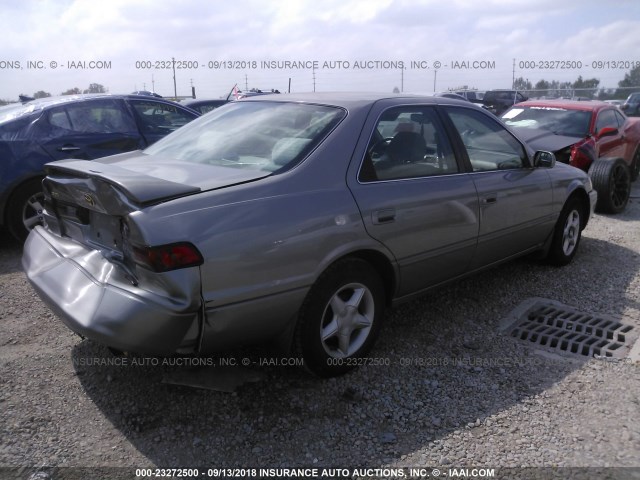 4T1BG22K0VU155822 - 1997 TOYOTA CAMRY CE/LE/XLE 灰色 照片 4