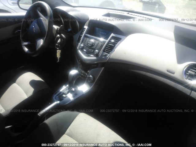 1G1PC5SH5C7383878 - 2012 CHEVROLET CRUZE LS WHITE photo 5