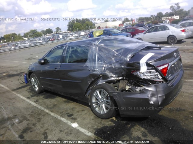 4T1BF1FK1FU045452 - 2015 TOYOTA CAMRY LE/XLE/SE/XSE 灰色 照片 3