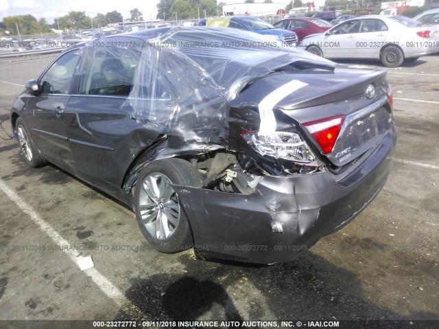 4T1BF1FK1FU045452 - 2015 TOYOTA CAMRY LE/XLE/SE/XSE 灰色 照片 6