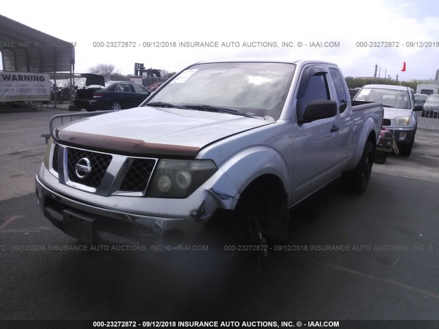 1N6AD06U28C422619 - 2008 NISSAN FRONTIER KING CAB LE/SE/OFF ROAD SILVER photo 2